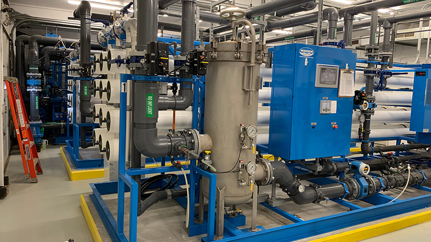 la serein powder-room view